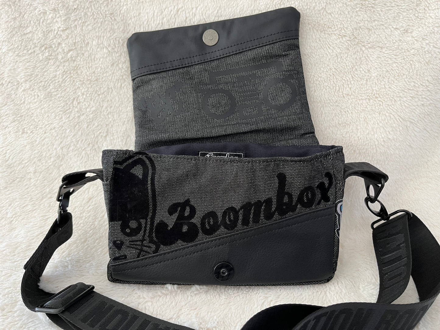 boombox one off lion bag