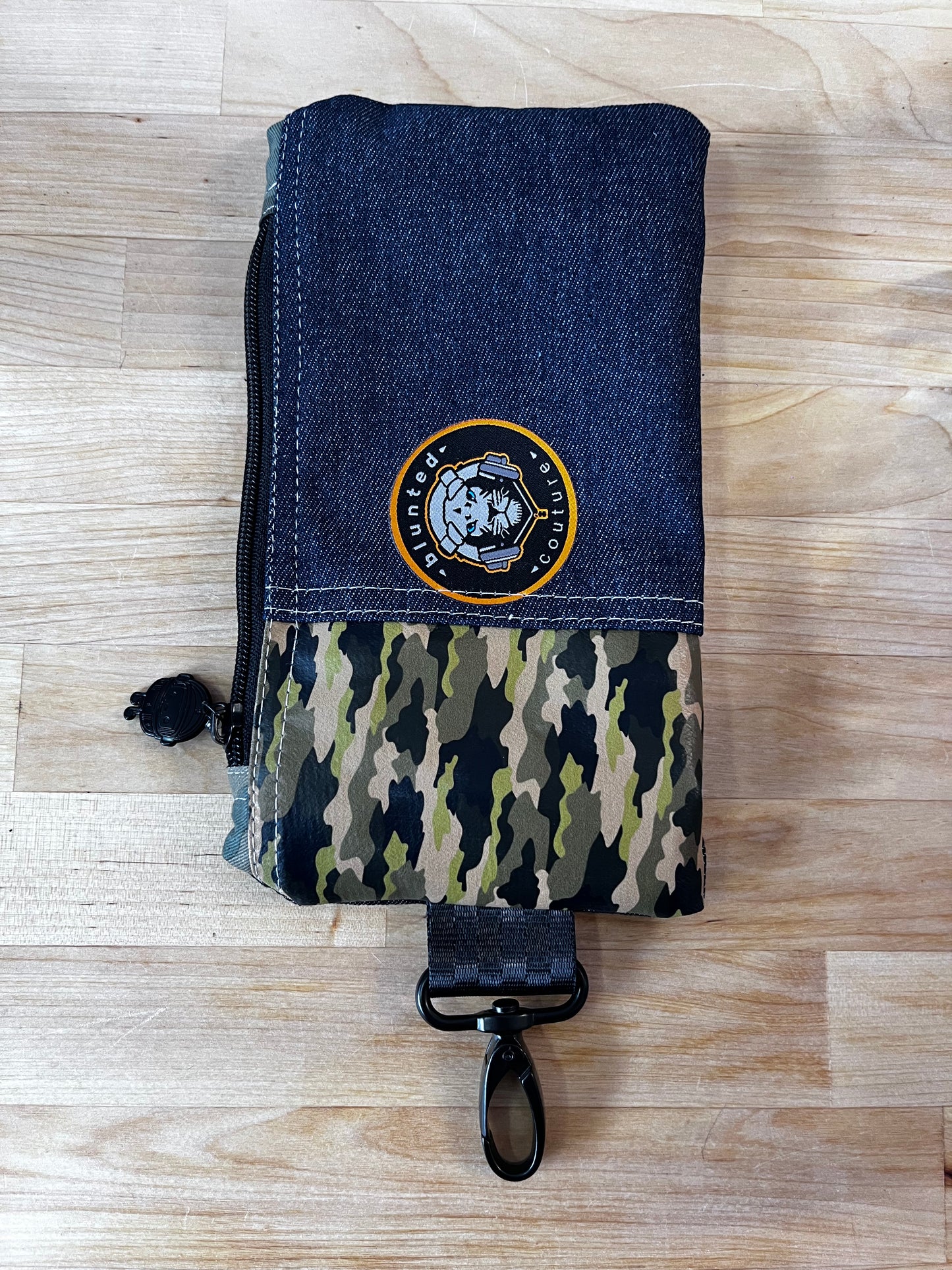 pochette camo lion