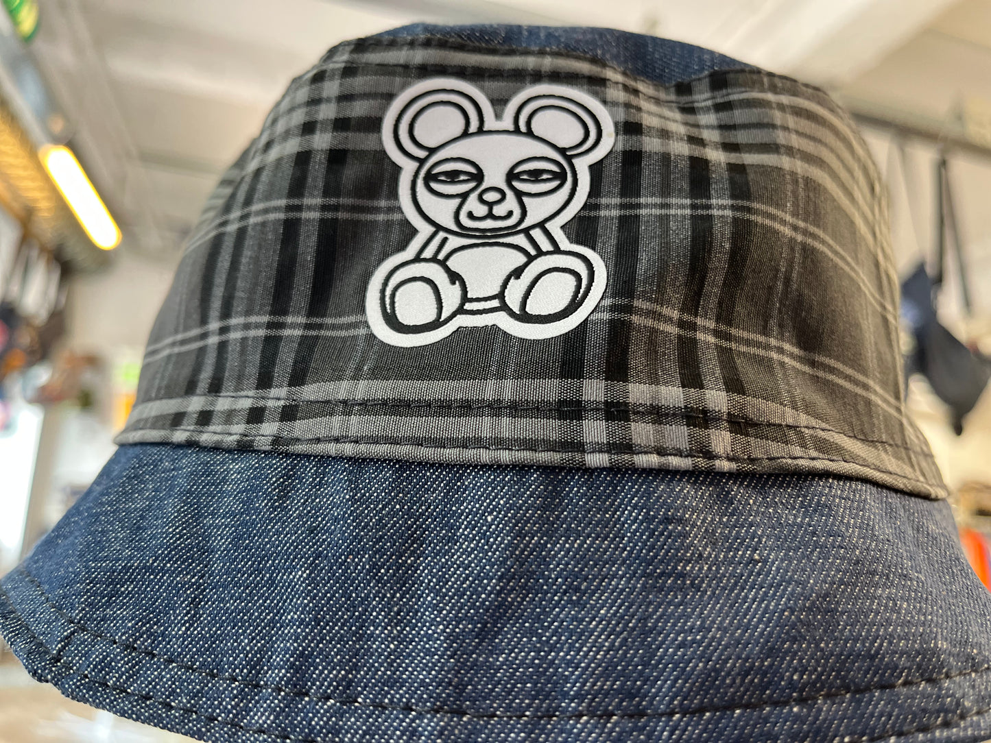 reversible camo tartan bucket hat / short brim