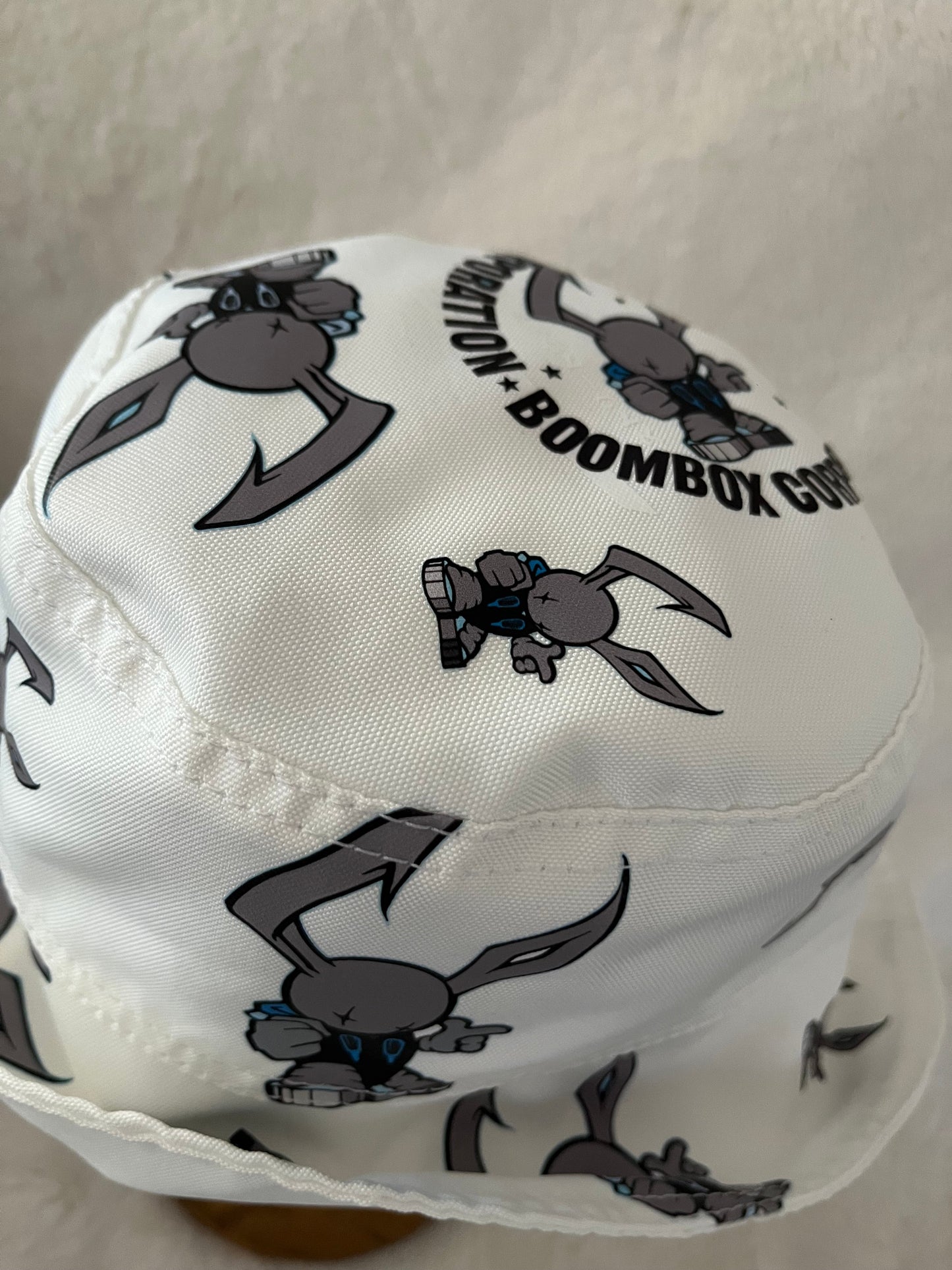 reversible white big ups bunny XL bucket hat