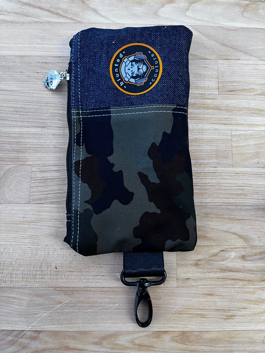 pochette lion camo