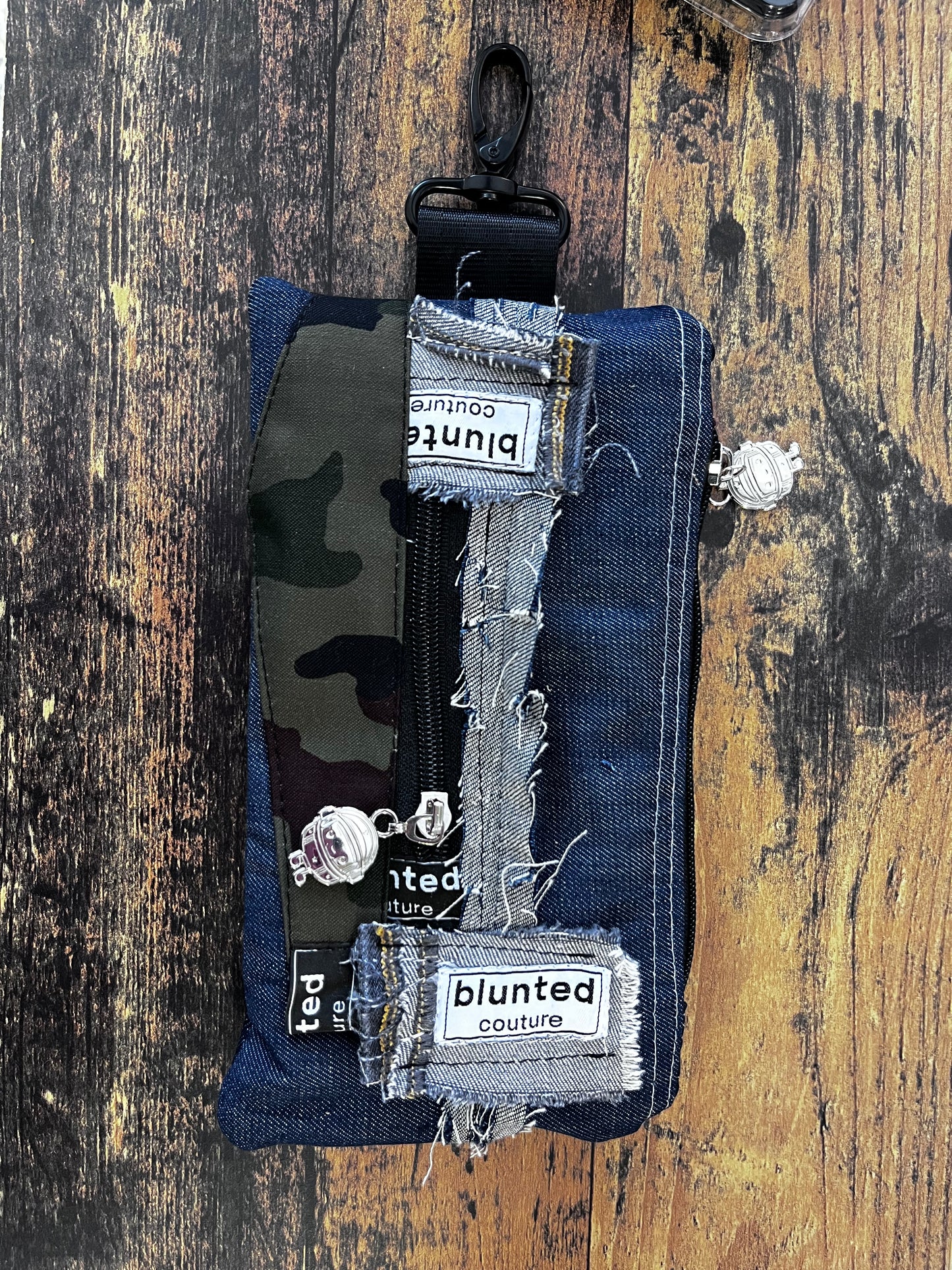 pochette recycled denims