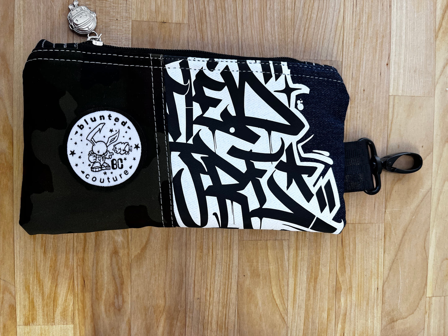 pochette broke graffiti