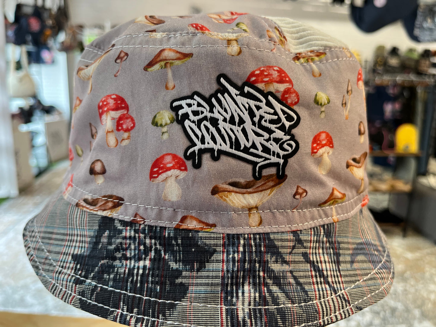 reversible mushroom cord tartan bucket hat / short brim