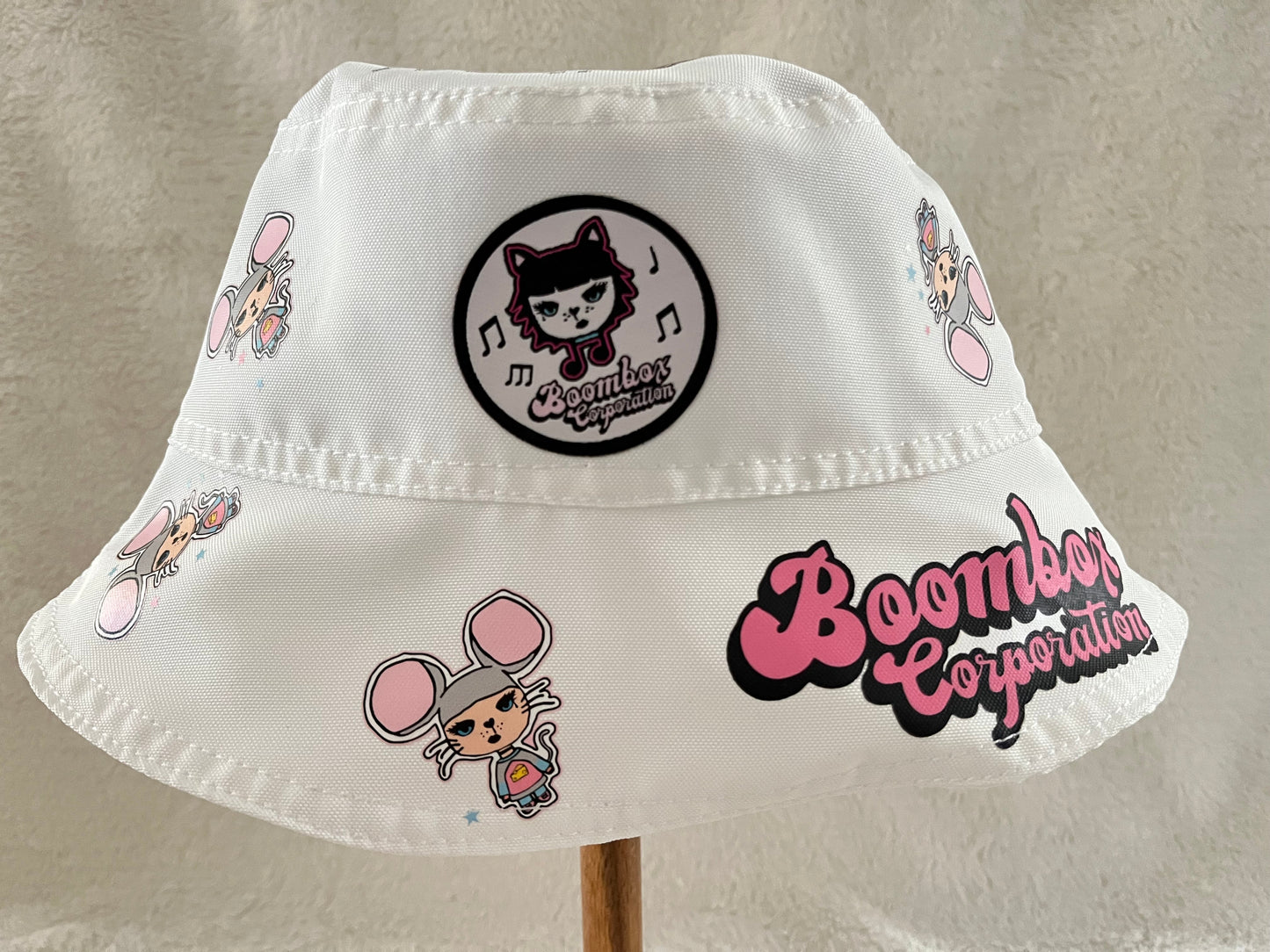 reversible white maisie bucket hat