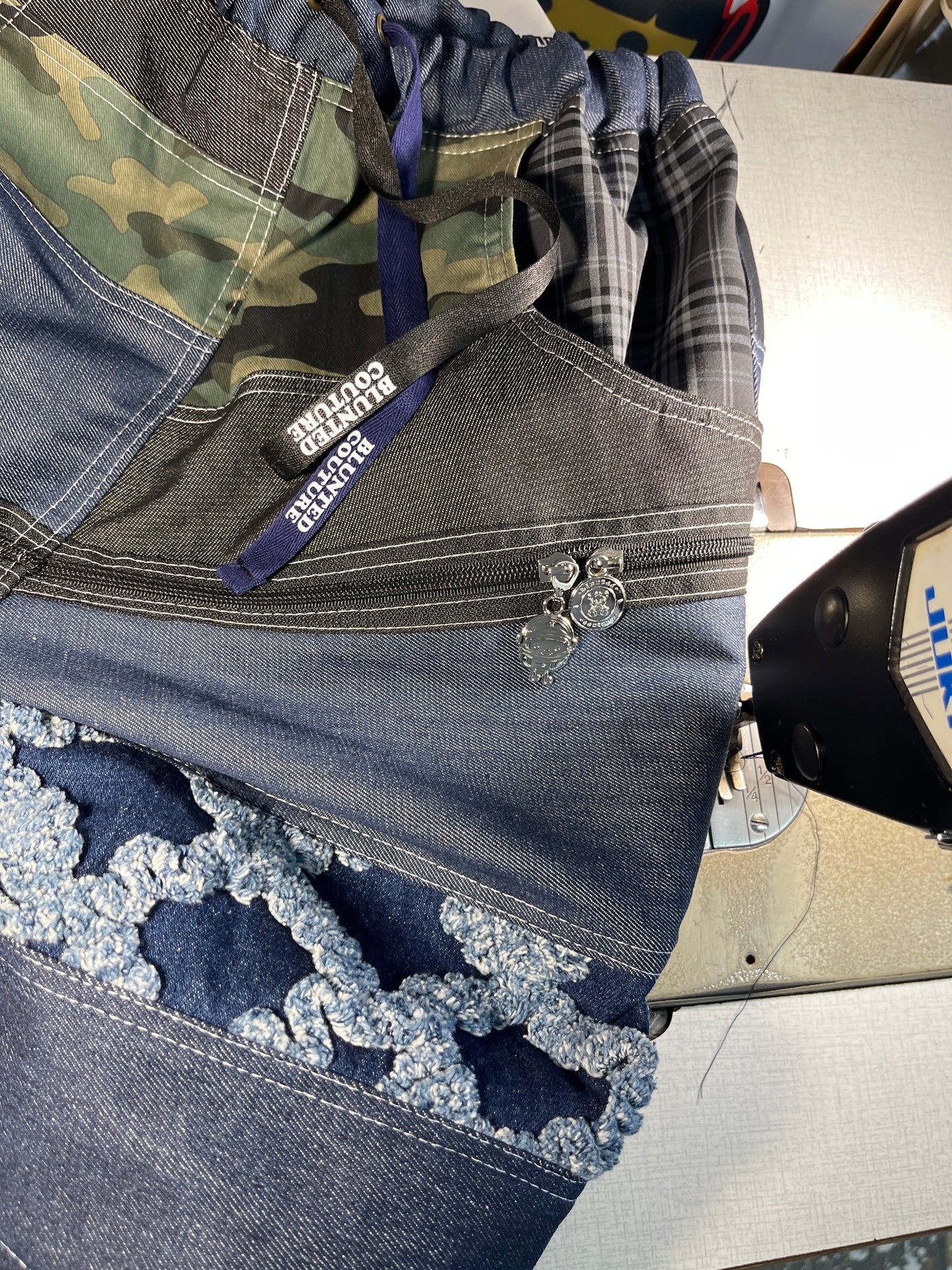 zips denim shorts S