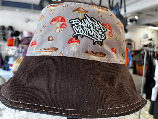 reversible B & W with mushroom bucket hat 62cm