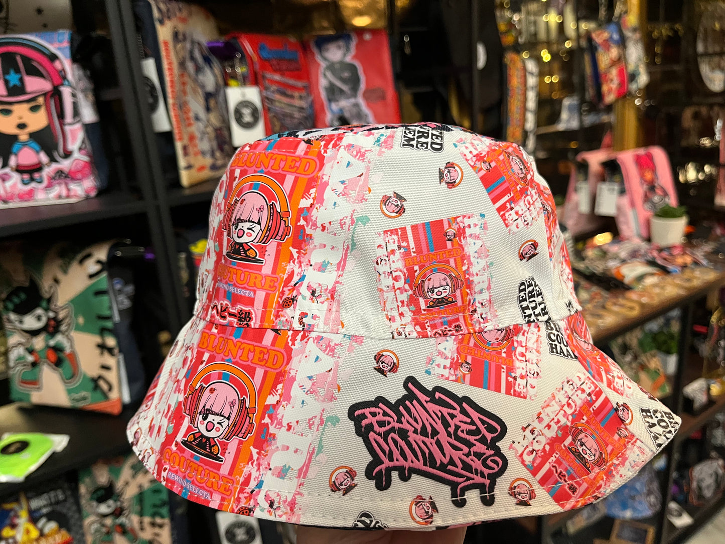 reversible white haarlem XL bucket hat