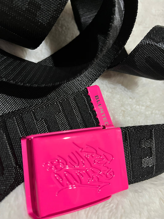 blunted couture belt black / pink buckle