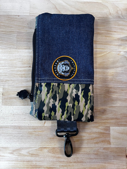 pochette camo lion