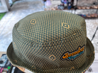reversible puppy bucket hat / short brim