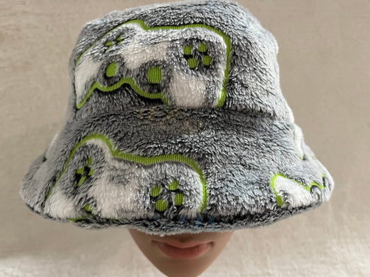 reversible controller furry bucket hat
