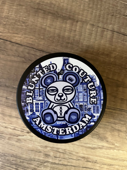 blazie in Delft blue, round blunted Amsterdam tin