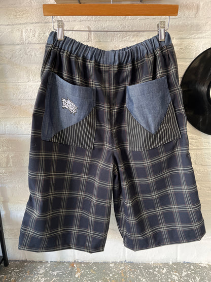 pin stripe n black denim shorts medium