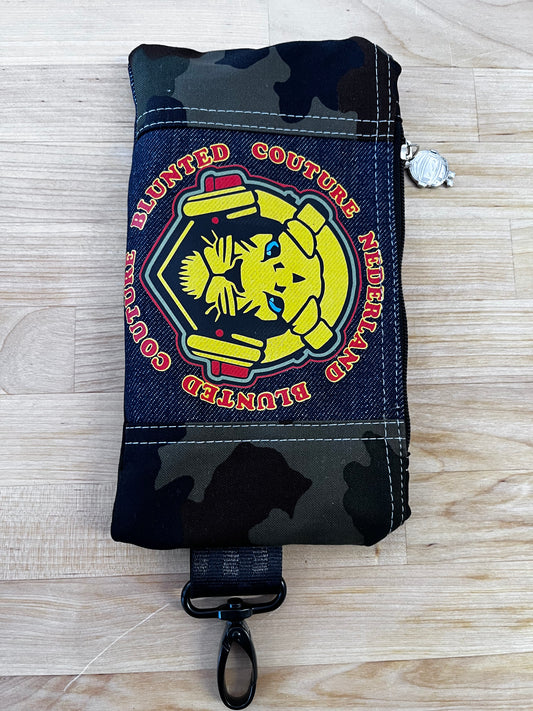 pochette lion camo