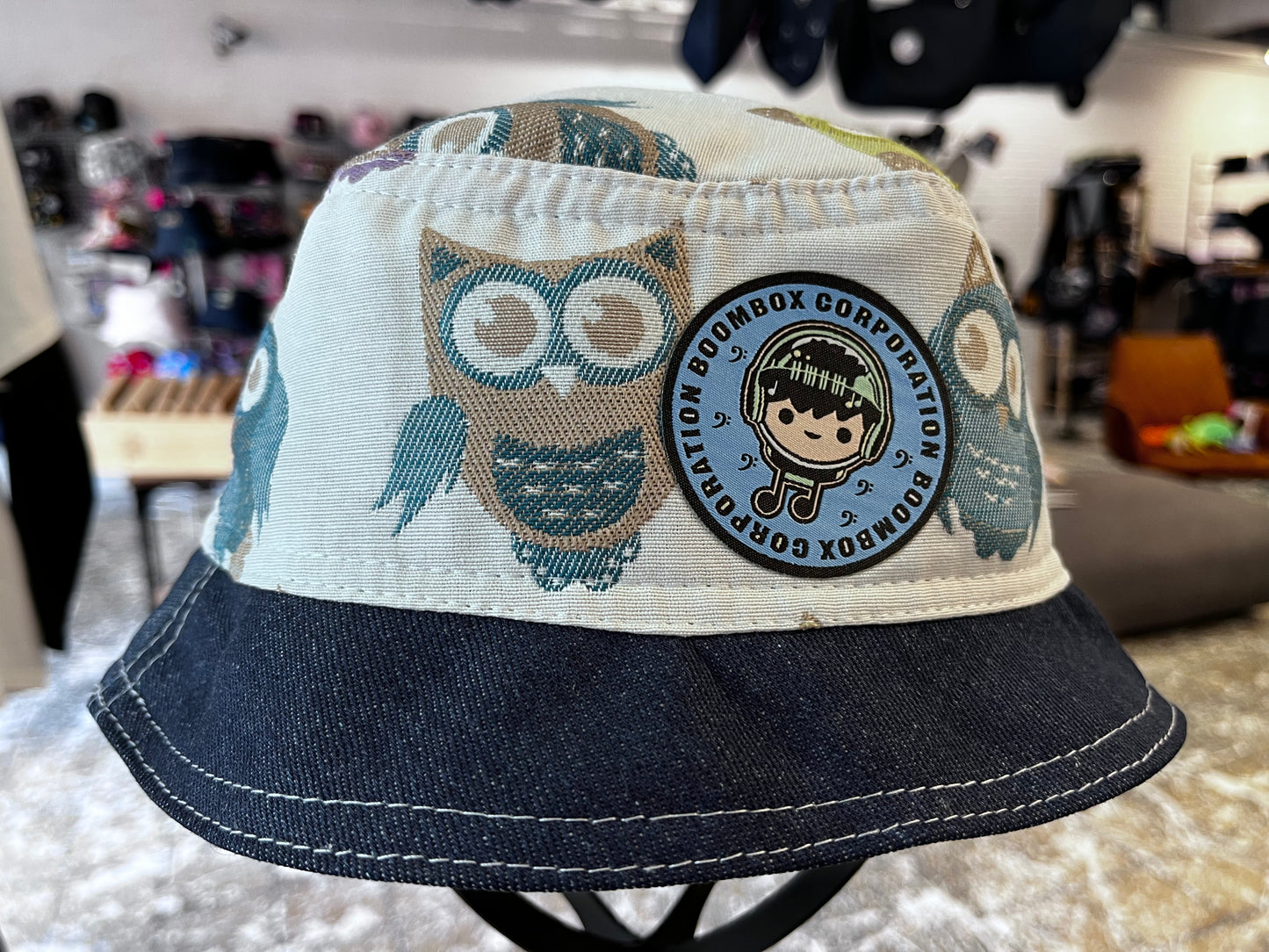 reversible owl bucket hat / short brim