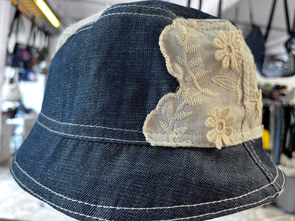 reversible flowers on denim bucket hat / short brim 62cm